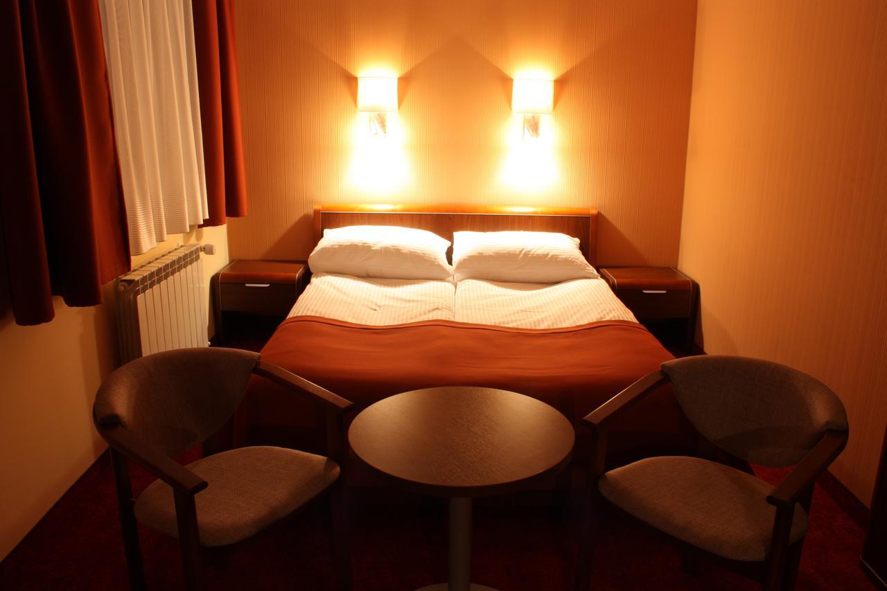 Impresja Motel Borek Wielkopolski Стая снимка